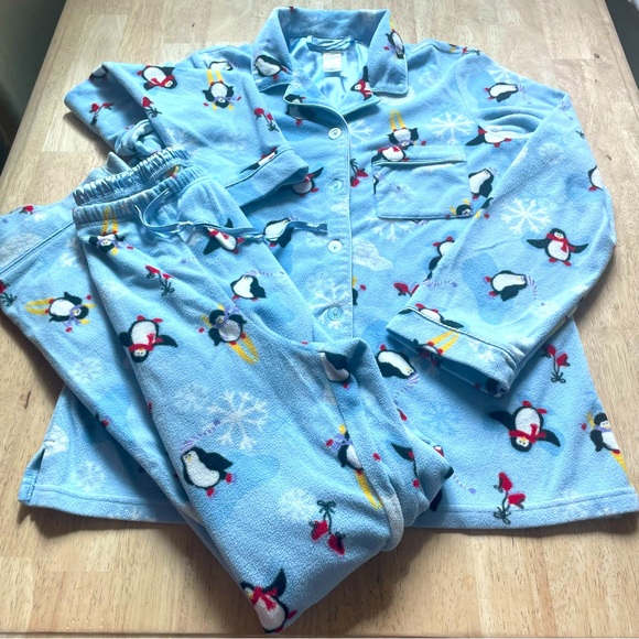 Classic Blue Winter Pajama Set! Blue Penguins Skating! Good condition! S - Picture 1 of 7